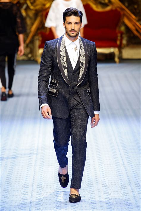 dolce gabbana uomo estate 2019|Mens Luxury Clothing .